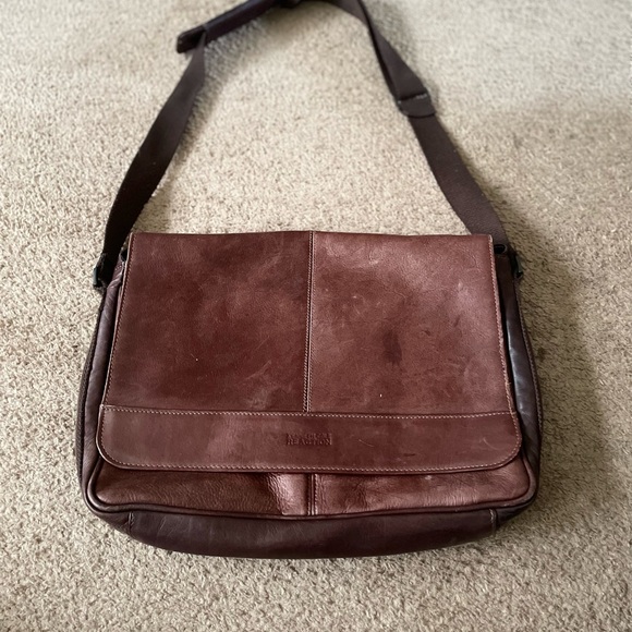 Kenneth Cole carry case